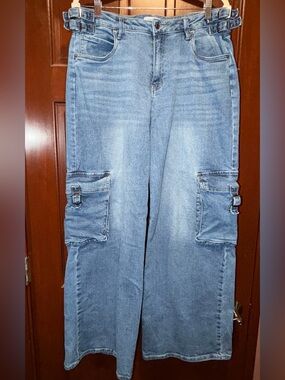 Forever 21 PREMIUM Light Blue Cargo Wide-Leg Jeans Size 30